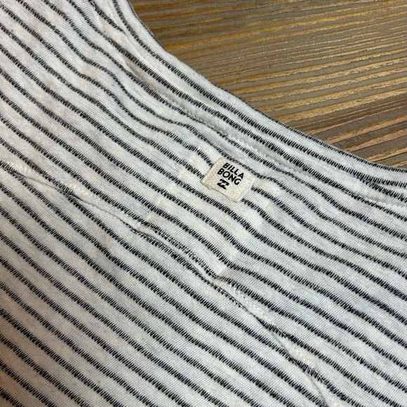 Billabong Striped Black and White Top with Open Back - Picture 7 of 8